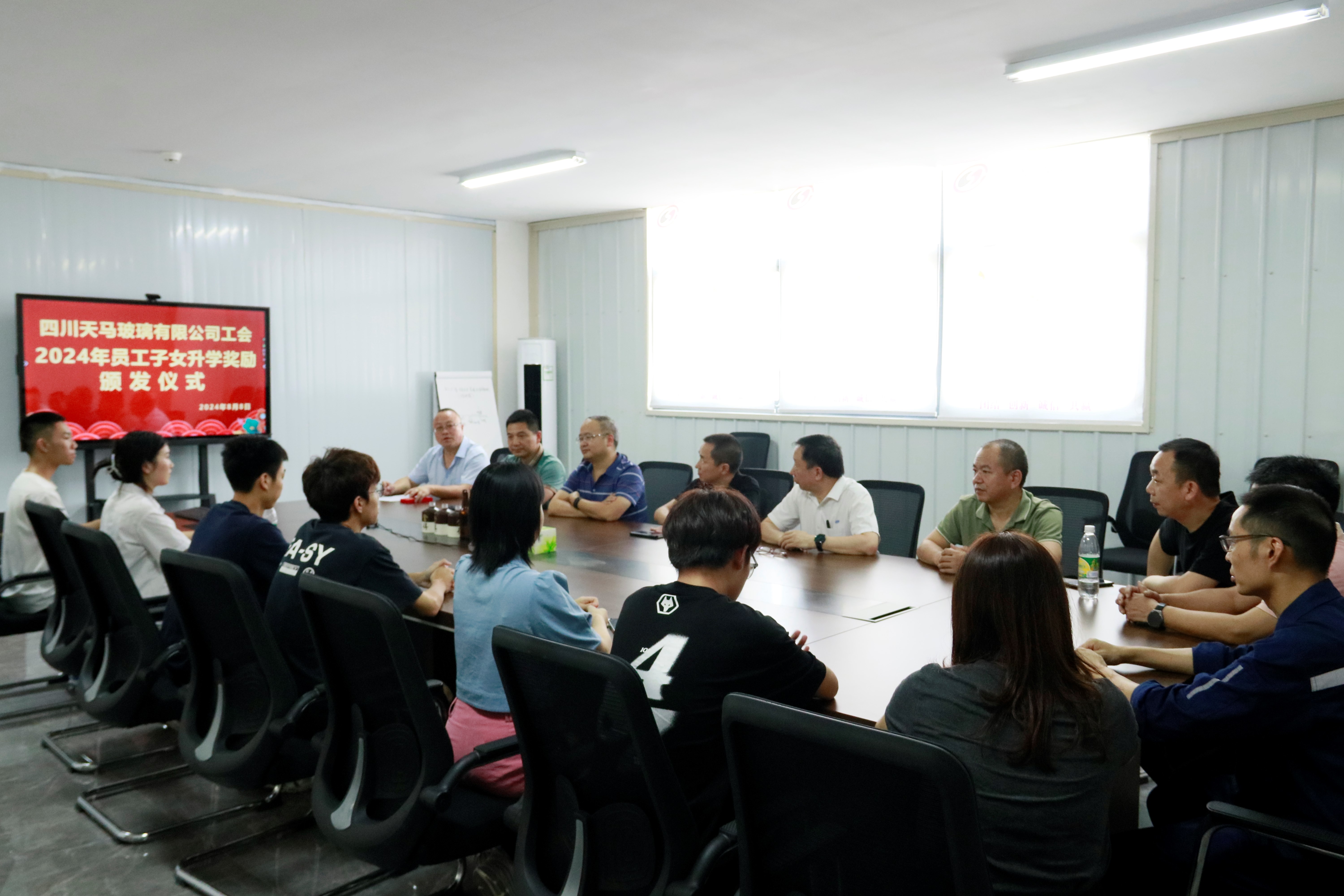 有爱更有希望  有爱更有力量——四川QY千亿国际组织员工子女开展金秋助学活动(图1) 有爱更有希望  有爱更有力量——四川QY千亿国际组织员工子女开展金秋助学活动(图1)